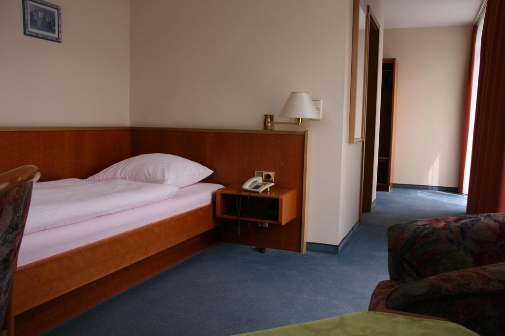 Crimmitschau Atrium Hotel חדר תמונה